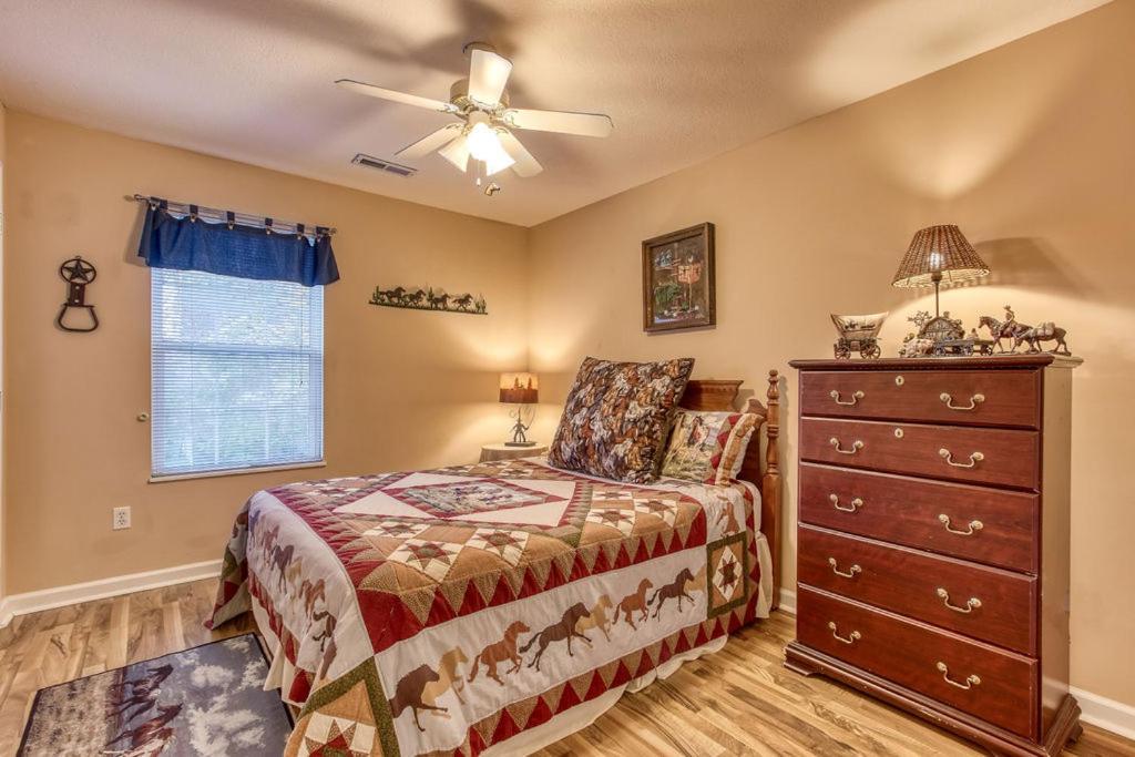 Rock Of Ages, Hot Tub, Game Room, Wifi, 1089 Free Tickets Each Paid Day, Dollywood And More Pigeon Forge Eksteriør bilde