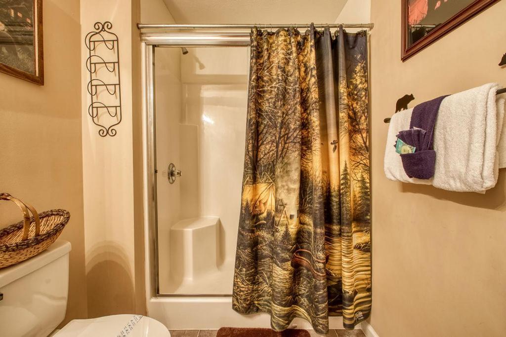 Rock Of Ages, Hot Tub, Game Room, Wifi, 1089 Free Tickets Each Paid Day, Dollywood And More Pigeon Forge Eksteriør bilde