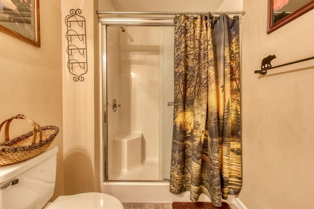 Rock Of Ages, Hot Tub, Game Room, Wifi, 1089 Free Tickets Each Paid Day, Dollywood And More Pigeon Forge Eksteriør bilde