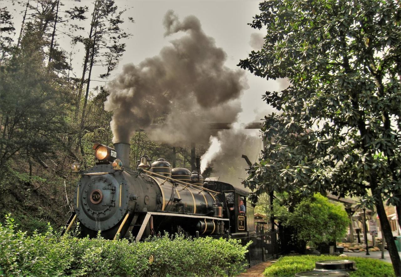 Rock Of Ages, Hot Tub, Game Room, Wifi, 1089 Free Tickets Each Paid Day, Dollywood And More Pigeon Forge Eksteriør bilde