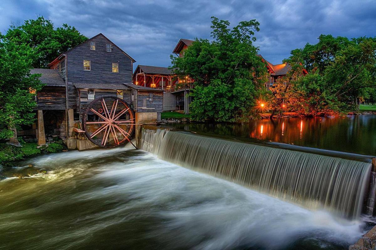 Rock Of Ages, Hot Tub, Game Room, Wifi, 1089 Free Tickets Each Paid Day, Dollywood And More Pigeon Forge Eksteriør bilde